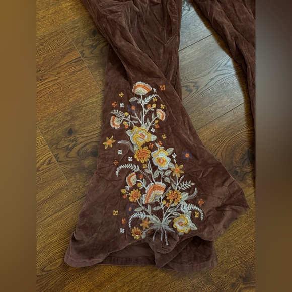 NWT Arula Corduroy Floral Embroidered Jeans - Picture 4 of 5